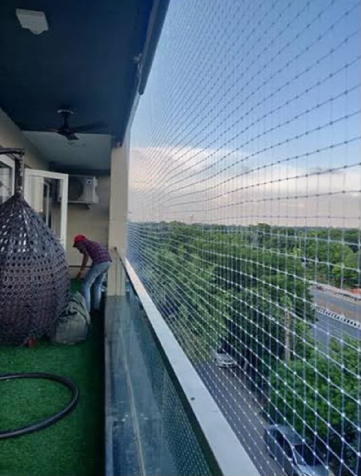 Balcony pigeon net fitting